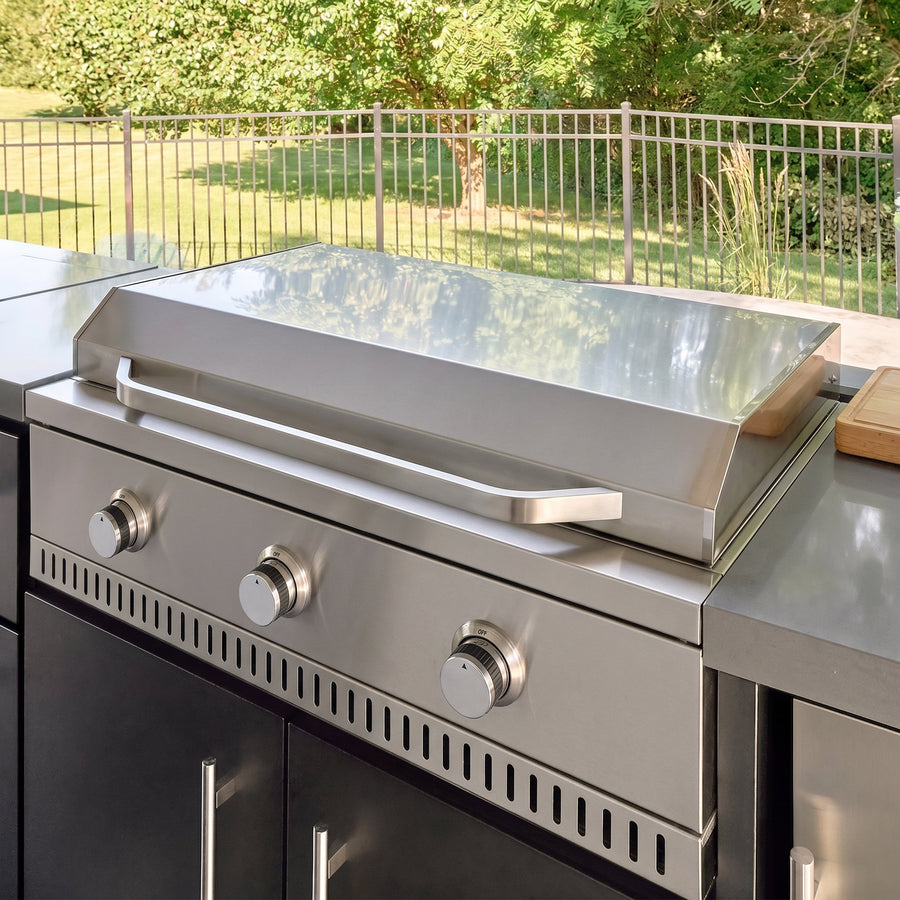 Lancaster | L-Shape Outdoor Kitchen with Built-In Griddle & Pizza Oven detail view
