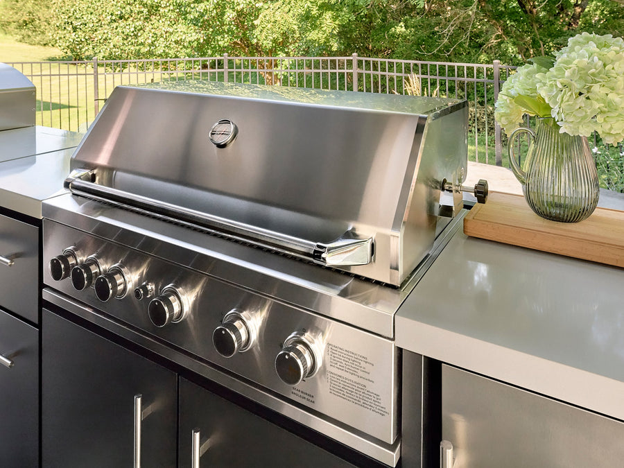 Lancaster | Galley Outdoor Kitchen with Built-In Grill & Griddle detail view